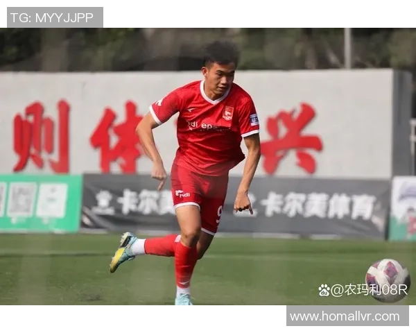 足球带臂的魅力与挑战探讨如何提升运动员的竞技表现与安全性